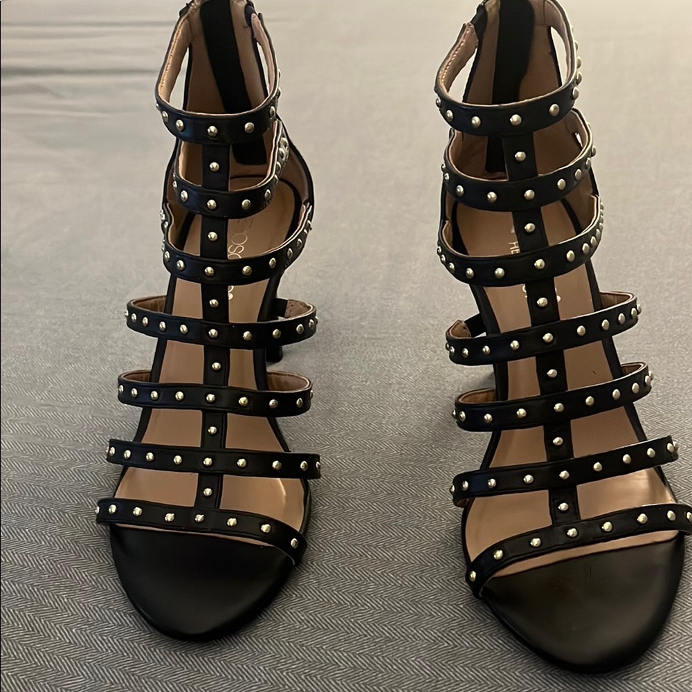 AEROSOLES Black Heels with Strappy Design